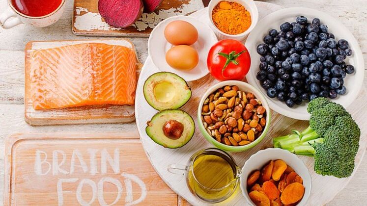 Foods rich in vitamins are good for the brain